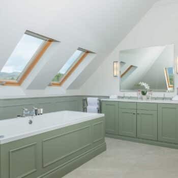 Deluxe_bathroom