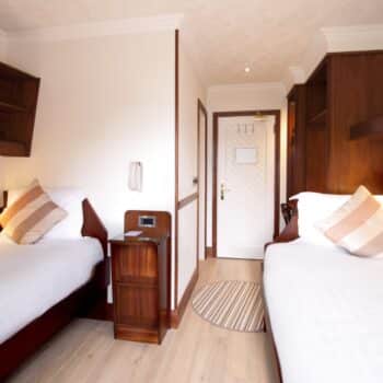 Lodge bedroom2