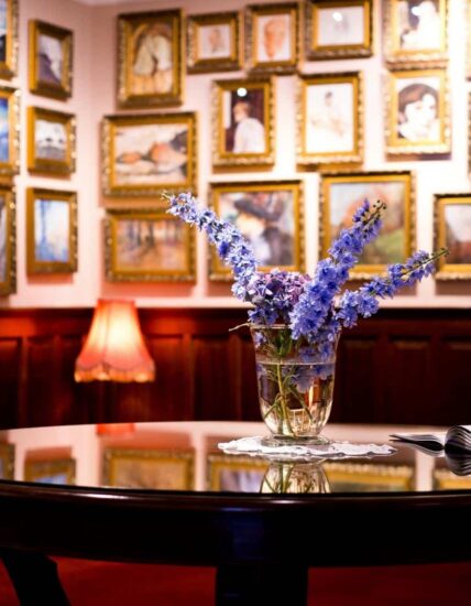painting-break-harveys-point-hotel-donegal-photographer-julia-dunin-82